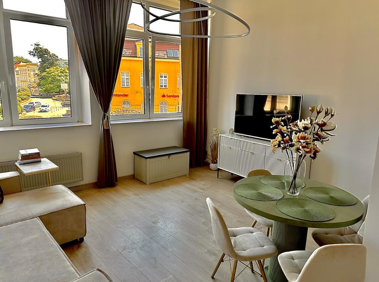옐레니아구라 Loft Przy Placu Niepodleglosci 아파트 외부 사진